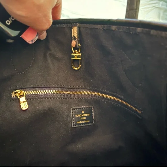 Louis Vuitton Cream Tote Bag with a pink and black leopard design! - Picture 2 of 3